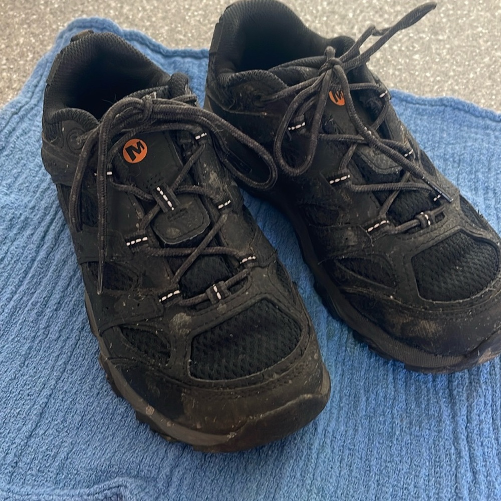 Merrell kids hiking shoes US 4 wide